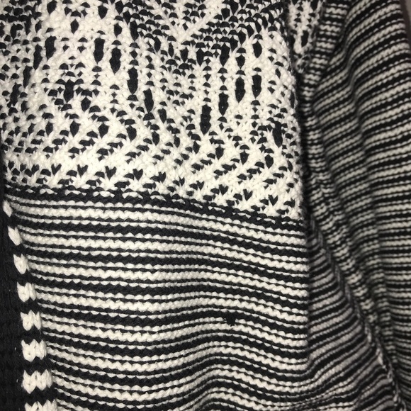 Love&Legend B&W Chunky Cable Knit Wrap Cardigan - Picture 4 of 10